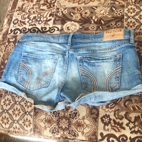 Shorts - Picture 2 of 3